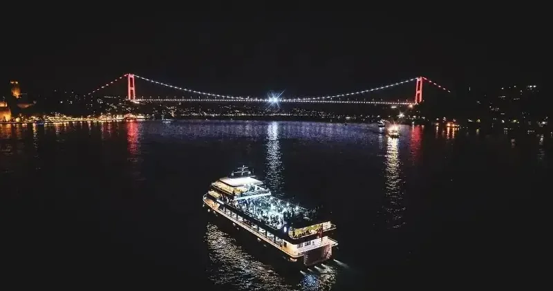 İstanbul Boğazı nda gemi arızası: Trafik çift yönlü askıya alındı İstanbul Haberleri