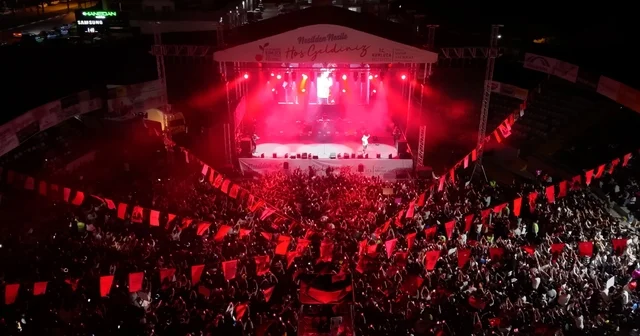 Kumluca da festival coşkusu Poizi konseriyle devam etti Antalya Haberleri