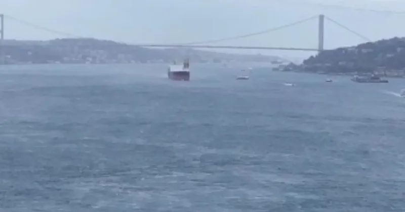 İstanbul Boğazı nda gemi arızası! Çift yönlü trafik durduruldu