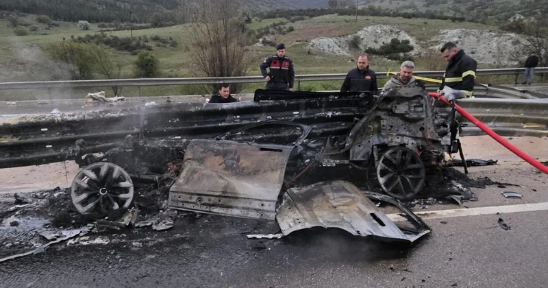 Afyonkarahisar da feci kaza: 1 ölü, 1 yaralı
