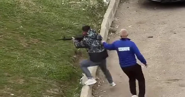 Sosyal medya hesabı açan eşine kızdı, kayınpederinin evine ateş etti Erzurum Haberleri