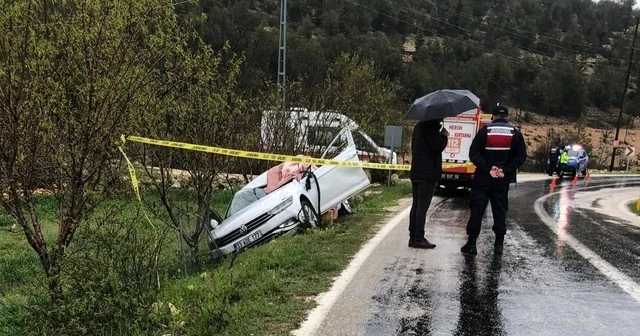 Mersin de TIR ile çarpışan otomobilin sürücüsü öldü Mersin Haberleri