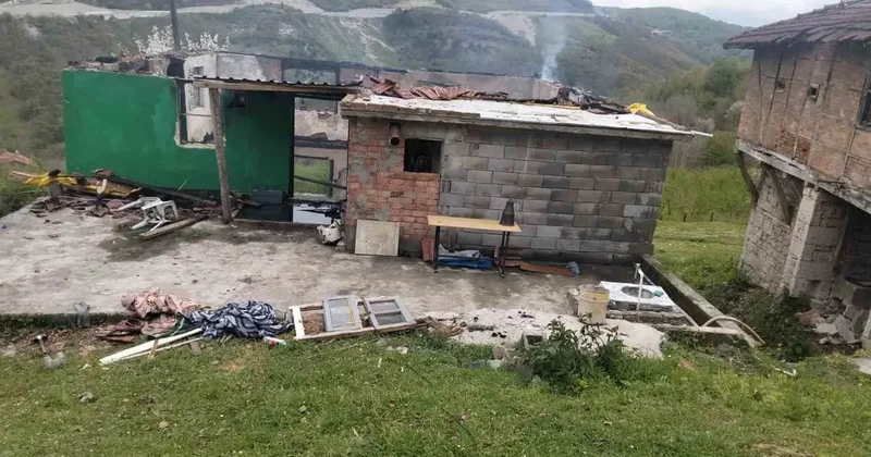 Zonguldak’ta çıkan yangın yaşlı çiftin evini küle çevirdi