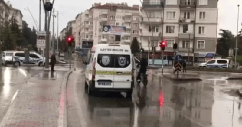 Konya da film gibi soygun: Hırsızlar kaza yaptı, altınlar etrafa saçıldı Sözcü Gazetesi