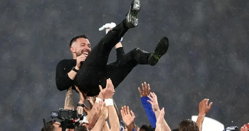 Farioli şampiyon oldu: Mourinho ikinciliği de ateşe attı