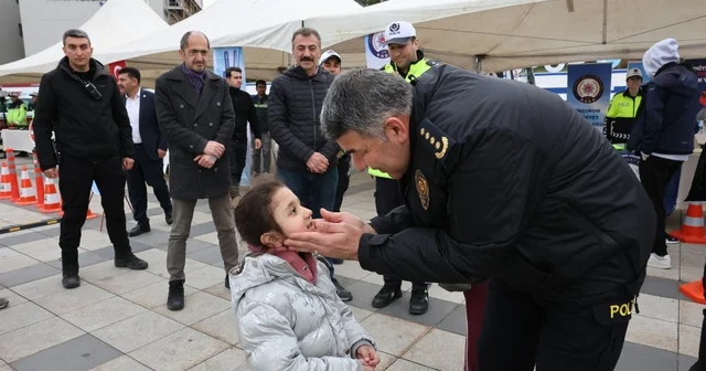 Trafik bilinci için tek yürek: Erzurum Emniyeti Havuzbaşı ndaydı Erzurum Haberleri