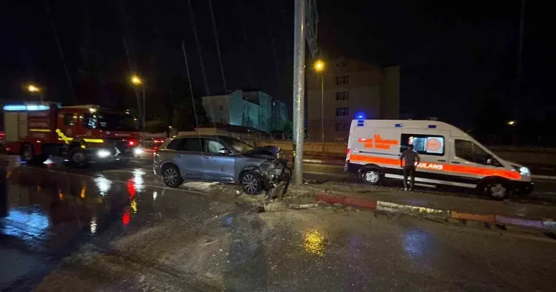 Karaman’da cip trafik levhasına çarptı: 1 yaralı