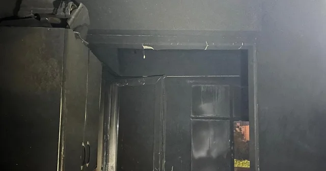Evde çıkan yangında 4 kardeşten 1 i öldü, 3 ü hastaneye kaldırıldı İzmir Haberleri