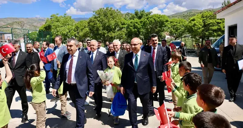 Bakan Tekin: Türkiye de eğitim öğretime yaptıklarımız devrim kabul ediliyor