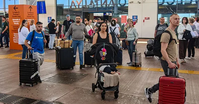 Antalya ya 5 ayda hava yoluyla 3,5 milyon turist geldi