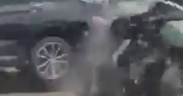 Fransa da katliam gibi kaza: Tır 23 araca çarptı VİDEO İZLE