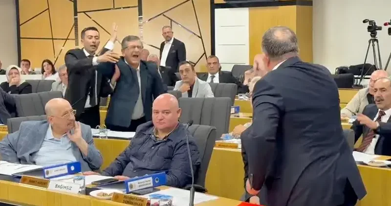 Afyonkarahisar Belediyesi nde gergin meclis; üyeler arasında tartışma