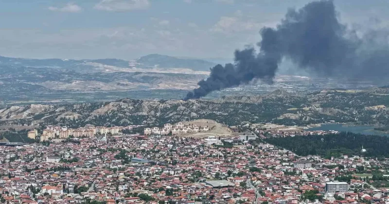 Kauçuk deposunda korkutan yangın