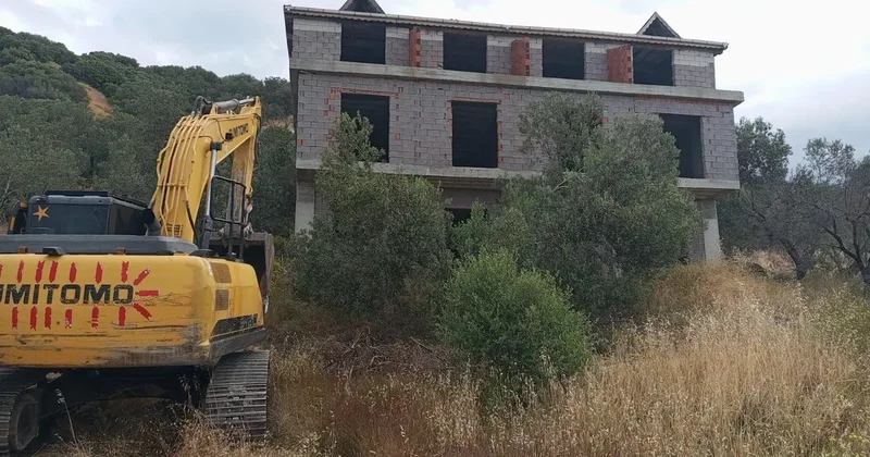 Çanakkale’de 11 kaçak yapı yıkıldı