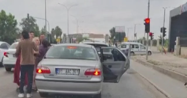 Adana da trafikte kadınlı erkekli kavga kameraya yansıdı Adana Haberleri