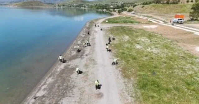 Hazar Gölü nde dev temizlik 12 ton atık toplandı Elazığ Haberleri