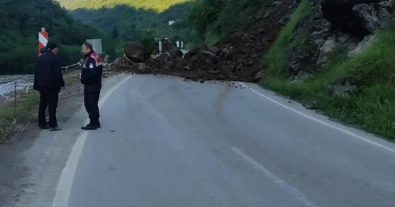 Trabzon Bayburt yolu ulaşıma kapandı
