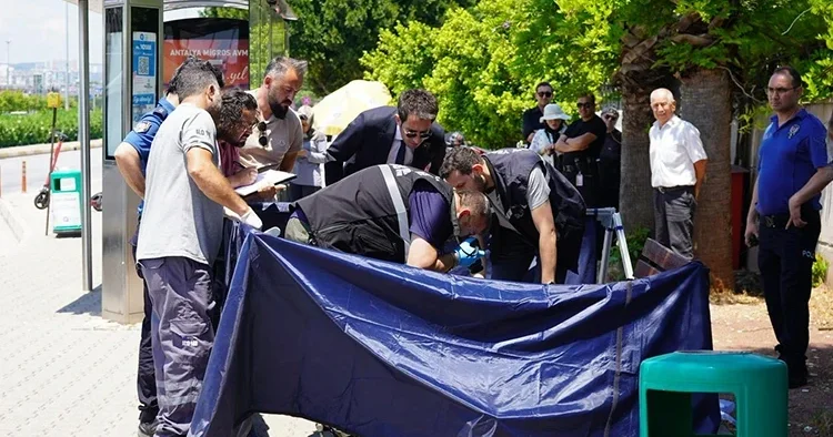 Adliyeye ifade vermek için gelen vatandaş durakta ölü bulundu