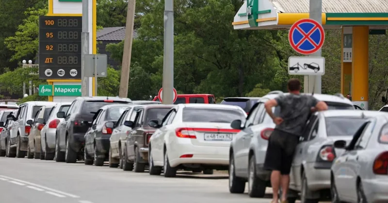 Petrol devi ülkede benzin karneye bağlandı: Satışlara kota getirildi, kupon sistemi devreye alındı Sözcü Gazetesi