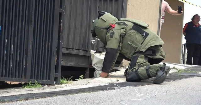 Bursa da bomba tatbikatı gerçeği aratmadı Çevrede geniş güvenlik önlemi alındı, polis o paketi böyle havaya uçurdu Bursa Haberleri