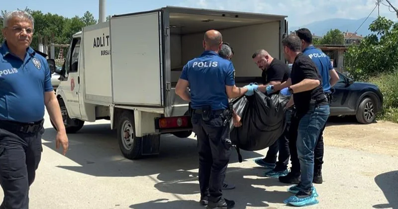 Eşini çocuğunun yanında defalarca bıçaklayarak öldürdü