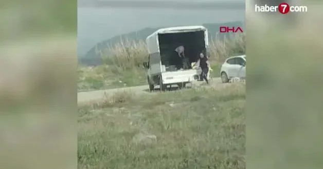 Hatay da koruma altındaki kuş cennetine kamyonetle köpek bıraktılar