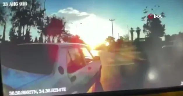 Mersin de magandalar yolcu otobüsünün önünü kesip camını kırdı