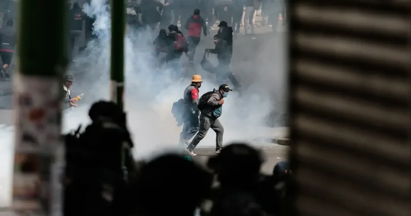 Bolivya yı karıştıran protesto! İki bakan istifa etti