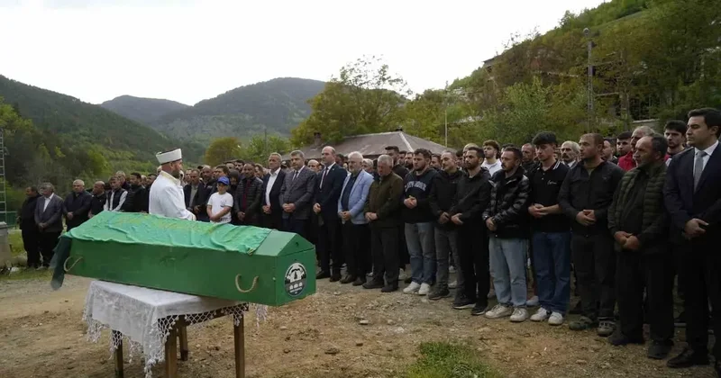 Gümüşhane’de öldürülen genç kadın son yolculuğuna uğurlandı