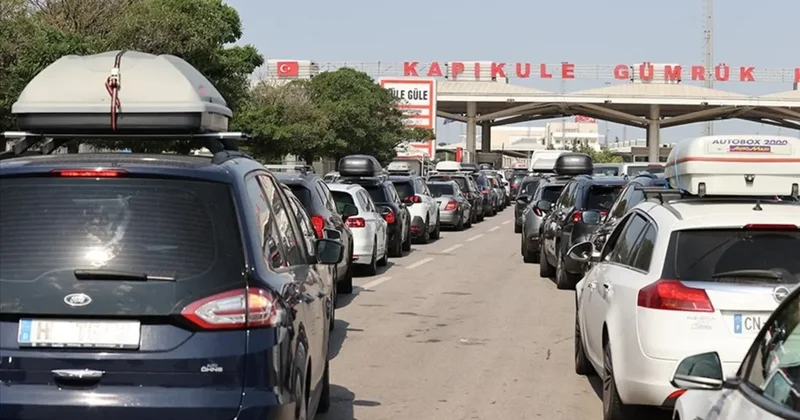 Bayram dönüşünde Avrupa sınır kapılarında rekor: Araç ve yolcu girişlerinde tarihi zirve!