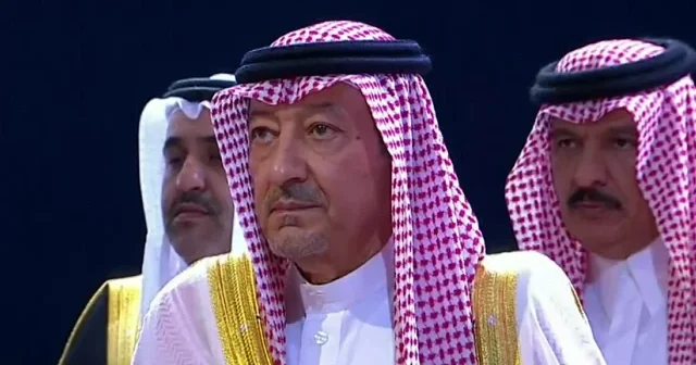 Suud heyeti Hamaney in cenazesine girerken bu ayetler okundu VİDEO İZLE