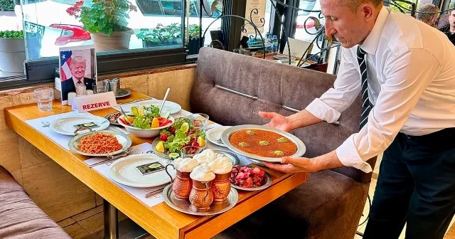 Ankara daki bir restoranda Trump a rezerve masa: Türkiye den ayrılana kadar sürekli taze kalacak VİDEO İZLE