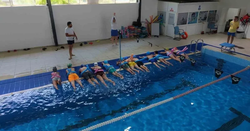 Ücretsiz yüzme kurslarında ilk etap başladı