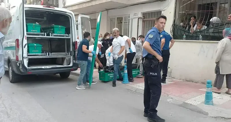 Manisa da kötü koku gelen evde, kardeşinin cesediyle 2 gün yaşamış