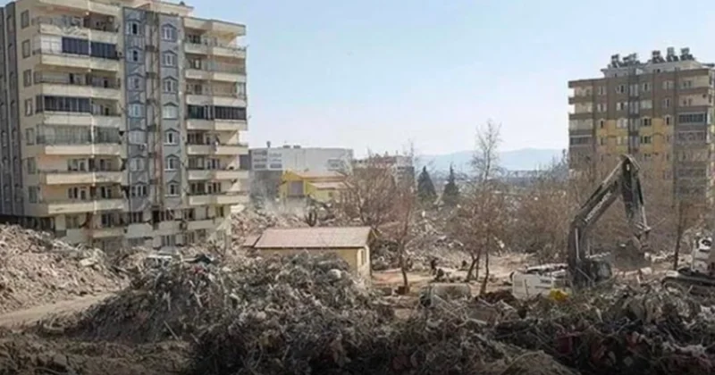 Depremde 123 kişiye mezar olan Ebrar Sitesi davasında 2 si kamu görevlisi 3 kişiye hapis cezası Sözcü Gazetesi