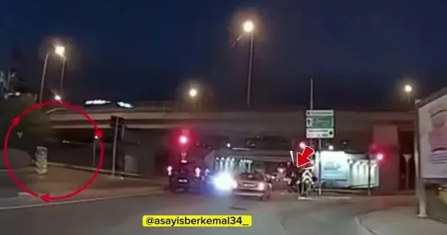 Sultanbeyli de feci kaza: Motosikletli kadına çarpıp böyle kaçtı