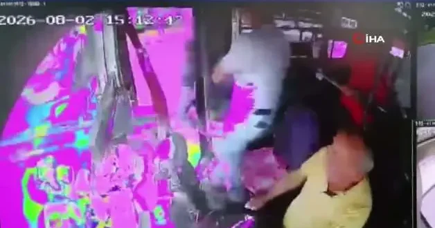 Otobüsün içinde yumruklu saldırı: Seni öldüreceğim diyerek üzerine yürüdü!