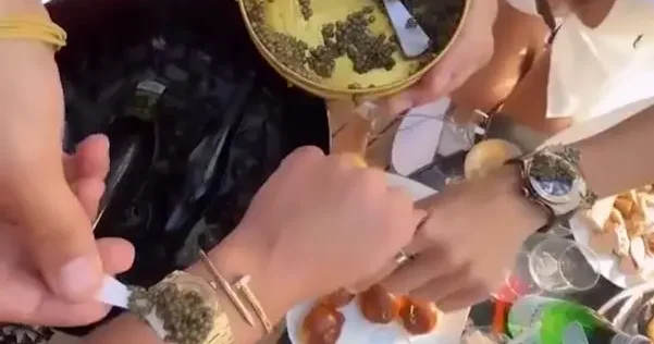 Bu da zenginlerin akımı: Bodrum’da lüks saat üzerinde havyar yeme görgüsüzlüğü