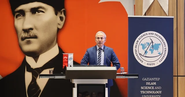 Rektör Demir: Geleceğin hekimlerini güçlü bir akademik ve klinik altyapıyla yetiştiriyoruz GİBTÜ Tıp Fakültesi öğrencileri klinik eğitimlerine başladı Gaziantep Haberleri Habertürk Yerel Haberler