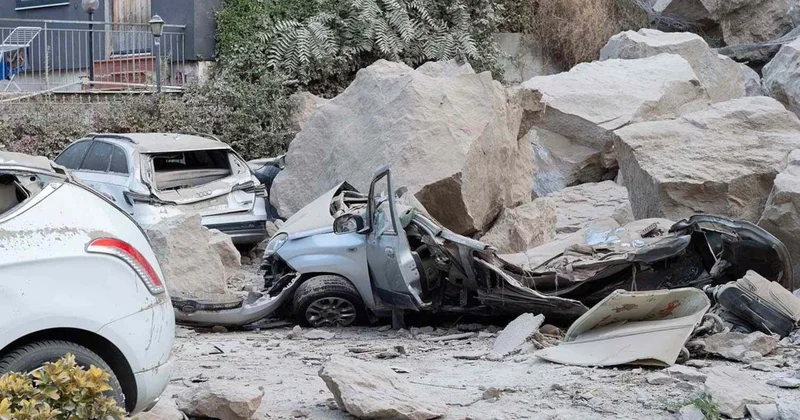 Dünya sarsılıyor: Napoli de 40 yıl sonra ilk depremsa Sözcü Gazetesi