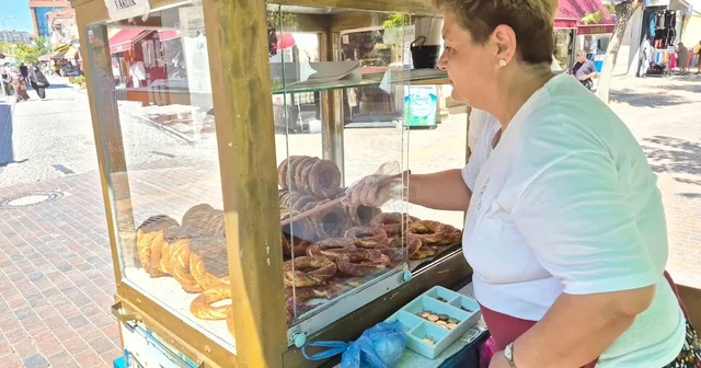 Yılların simitçisi esnaflığın zor yönlerini anlattı Esnaf Elvan Dönmez: Herkes esnaf olur, ama bunu sürdüremez Esnafın olmazsa olmaz özelliği, sabırdır Eskişehir Haberleri Habertürk Yerel Haberler