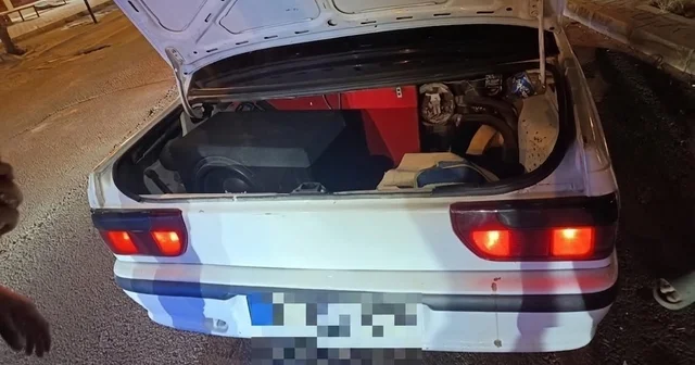 Abartı egzoz, yüksek ses ve modifiyeli araçlara ceza yağdı Adana da 1 haftada 16 sürücüye toplam 187 bin 719 lira idari para cezası kesildi Adana Haberleri Habertürk Yerel Haberler