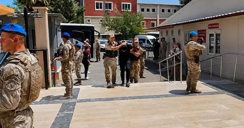 Jandarma kıyafeti giyip 13 kilogram altın çaldılar! Film gibi soygun cezaevinde bitti Sözcü Gazetesi