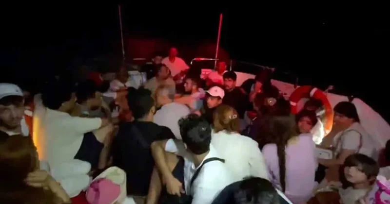 Yunanistan içinde çocukların da bulunduğu düzensiz göçmenleri Türk karasularına geri itti