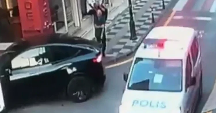 Polisten kaçarken vali yardımcısına çarptı