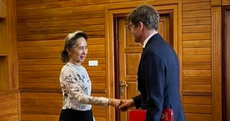 Dünyayla nadir temaslarından biri! Myanmar ın öldüğü düşünülen devrik lideri ortaya çıktı Dış Haberler