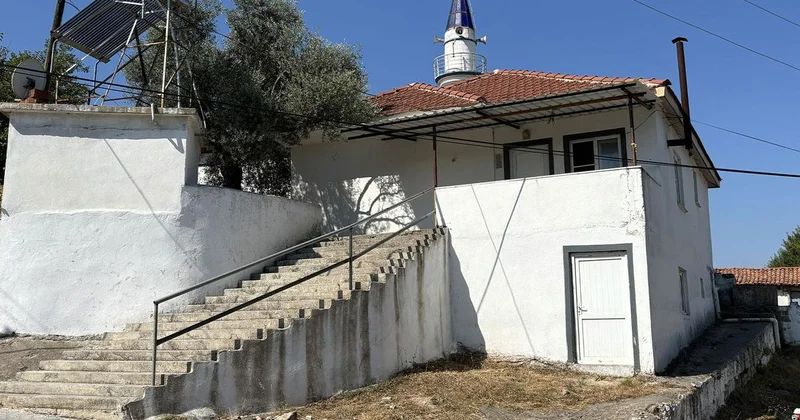 Menteşe de istifa eden imamın çöp evi belediye tarafından temizlendi