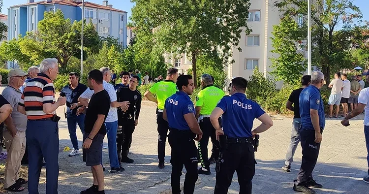 Emekli polis, komşusu olan aileye kurşun yağdırdı: Yaşlı adam hayatını kaybetti