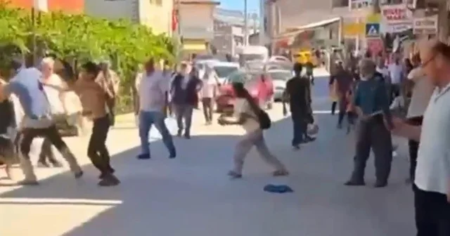 Malatya da mevsimlik işçiler arasında meydan kavgası Malatya da sokak ortasında sopalı ve yumruklu kavga Malatya Haberleri Habertürk Yerel Haberler