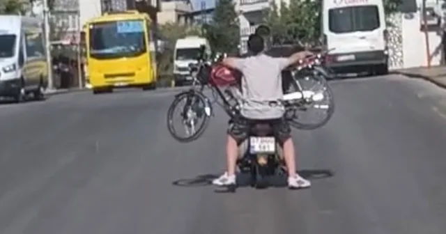 Gaziantep te ilginç taşıma yöntemi: Motosiklet üzerinde motosiklet taşıdılar Gaziantep Haberleri Habertürk Yerel Haberler